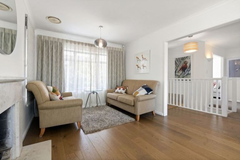 Photo of property in 11 Holyoake Place, Chatswood, Auckland, 0626