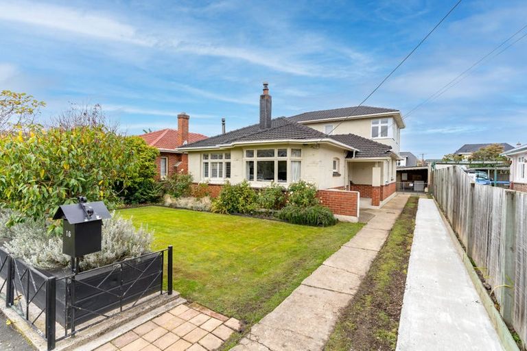 Photo of property in 16 Wycolla Avenue, Saint Clair, Dunedin, 9012
