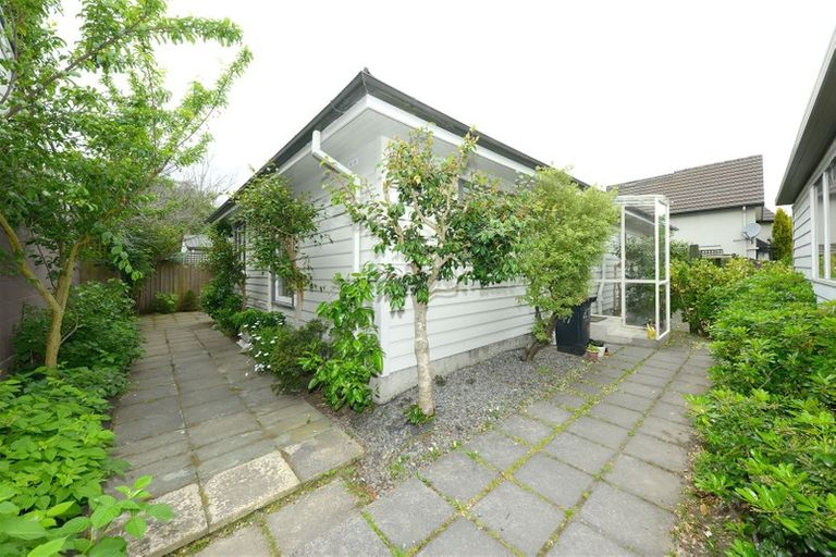 Photo of property in 2/47a Ashgrove Terrace, Somerfield, Christchurch, 8024