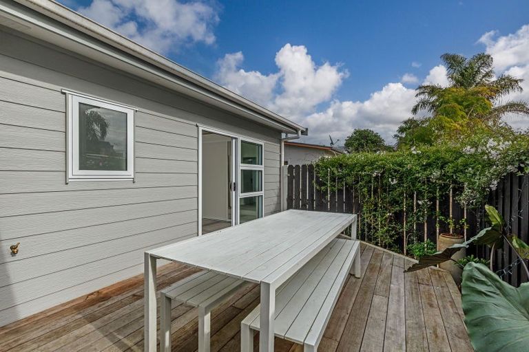 Photo of property in 1/69 Bay Street, Red Beach, 0932