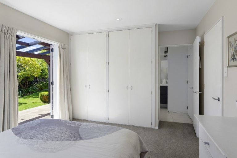 Photo of property in 1 Kelson Lane, Ilam, Christchurch, 8041