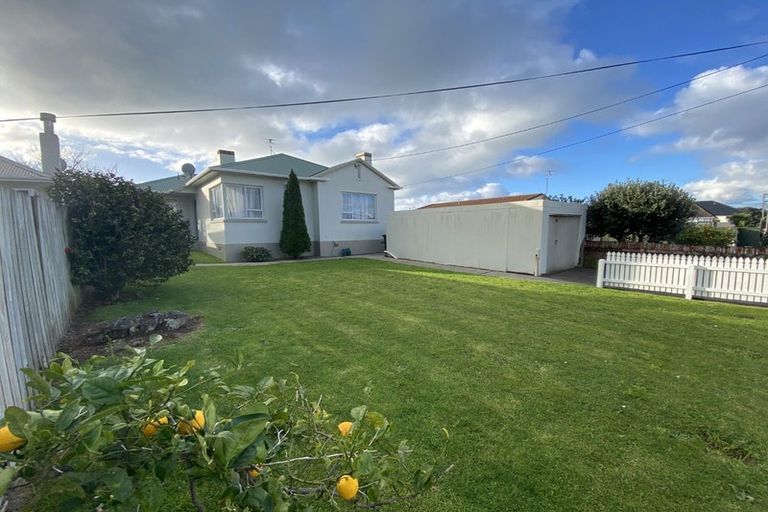Photo of property in 36 Young Street, New Plymouth, 4310