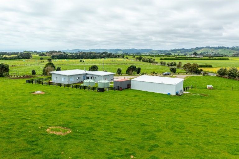 Photo of property in 43 Carrs Road, Urenui, 4377
