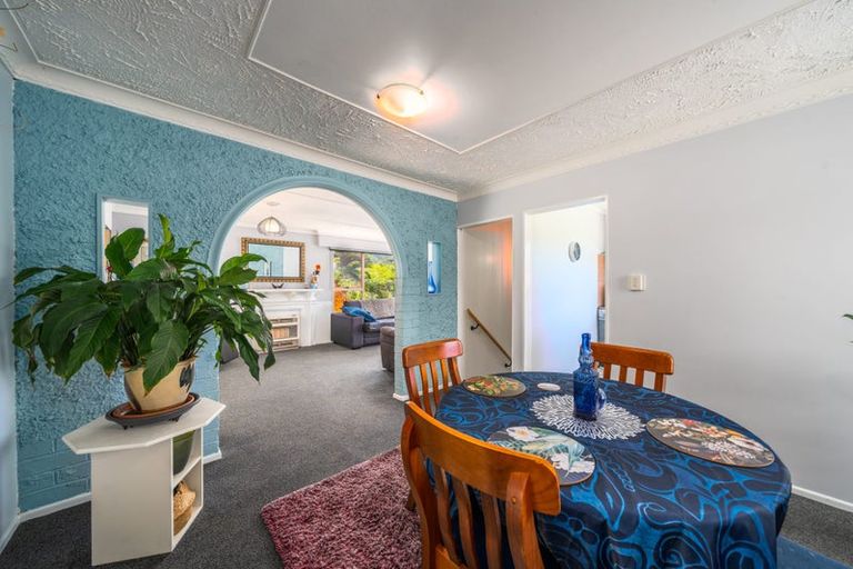Photo of property in 11 Bogle Grove, Stokes Valley, Lower Hutt, 5019