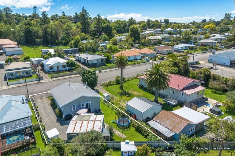 Photo of property in 15 Waverley Street, Waipawa, 4210