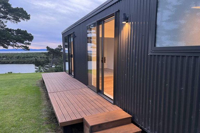 Photo of property in 10 Rukumoana Place, Clendon Park, Auckland, 2103