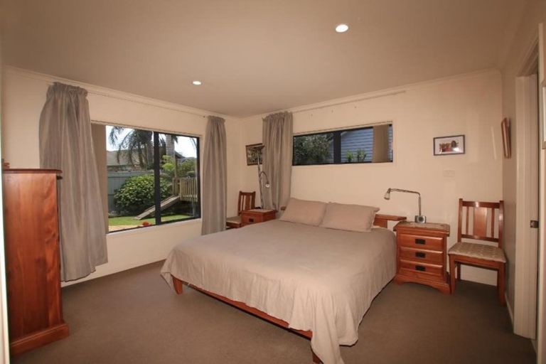 Photo of property in 24 Glencalder Place, Wattle Downs, Auckland, 2103