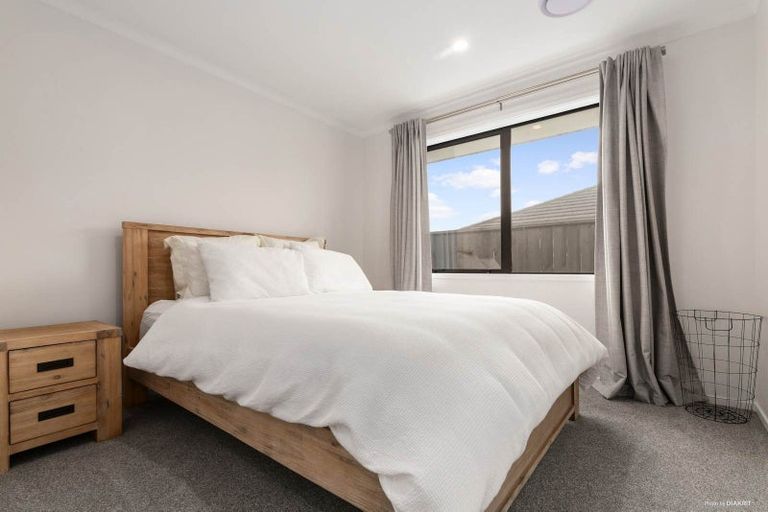 Photo of property in 8 Omahuru Road, Glenbrook, 2681