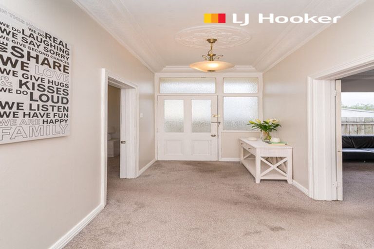 Photo of property in 10 Hargest Crescent, Saint Kilda, Dunedin, 9012