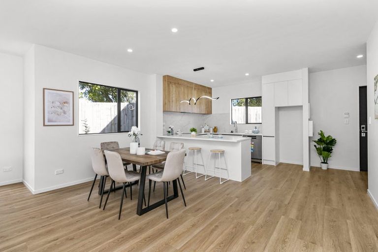 Photo of property in 20f Fairdene Avenue, Henderson, Auckland, 0610