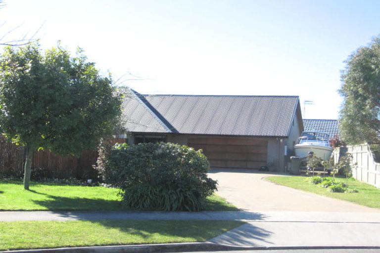 Photo of property in 25 Waipuna Place, Rototuna, Hamilton, 3210