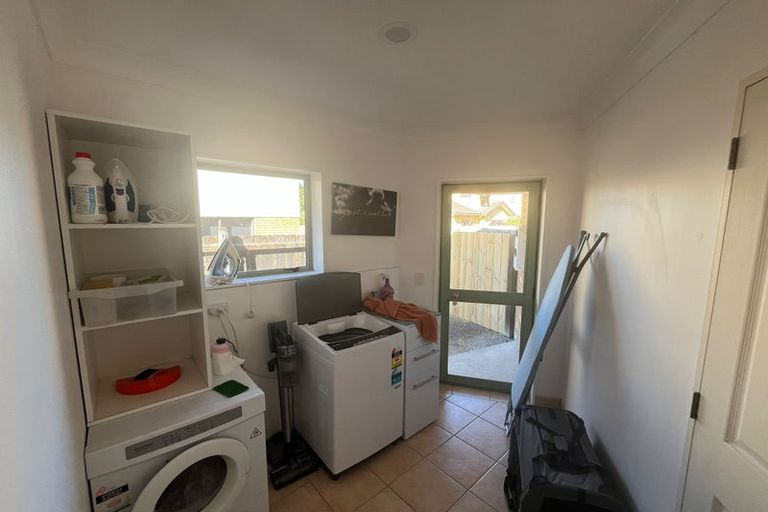 Photo of property in 2/10 Nadine Place, Mangere Bridge, Auckland, 2022