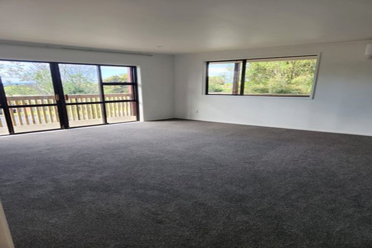 Photo of property in 2/84a Avonleigh Road, Green Bay, Auckland, 0604