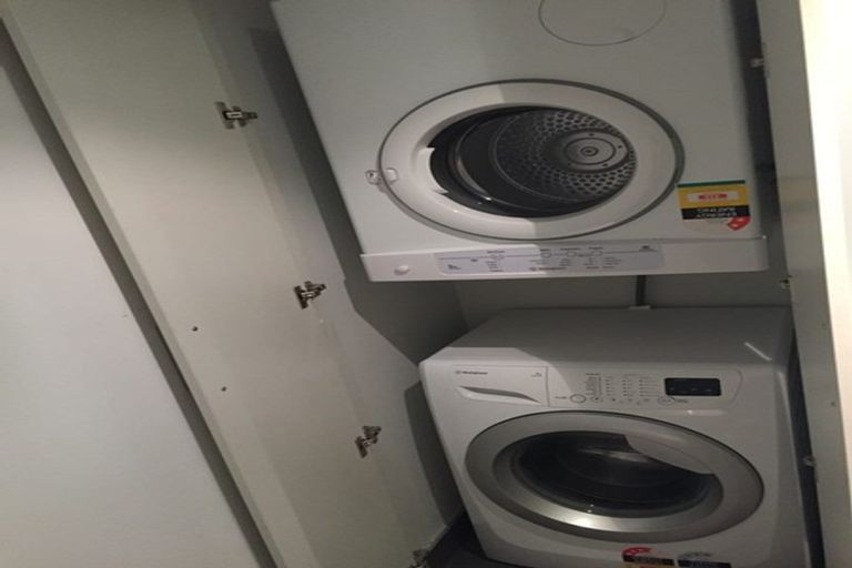 Photo of property in 33 Cricklade Terrace, Windsor Park, Auckland, 0632