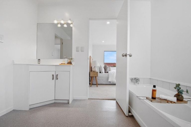 Photo of property in 5 Merlot Heights, Huapai, Kumeu, 0810