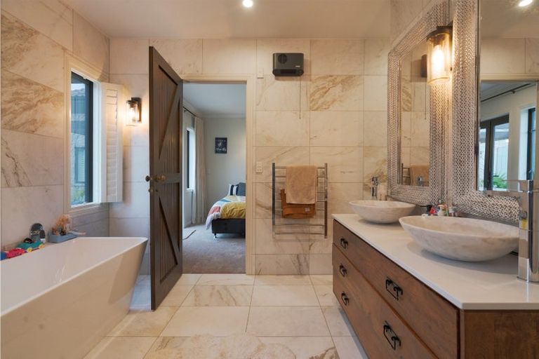 Photo of property in 18 Myra Evelyn Grove, Dairy Flat, Albany, 0792