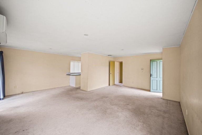 Photo of property in 9a Karamu Street, Te Atatu Peninsula, Auckland, 0610