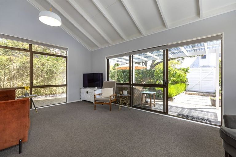 Photo of property in 1/25a Beach Road, Te Atatu Peninsula, Auckland, 0610