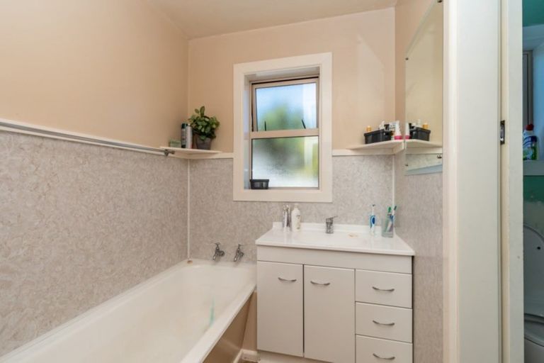 Photo of property in 33 Boston Avenue, Hornby, Christchurch, 8042