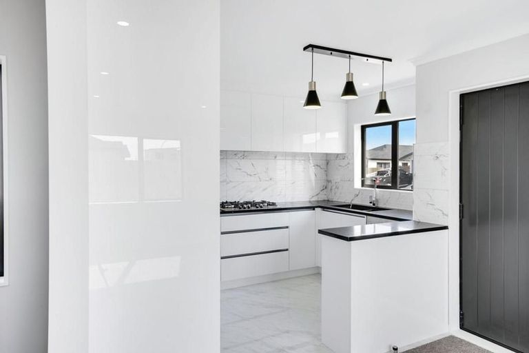 Photo of property in 20 Survila Street, Takanini, 2110