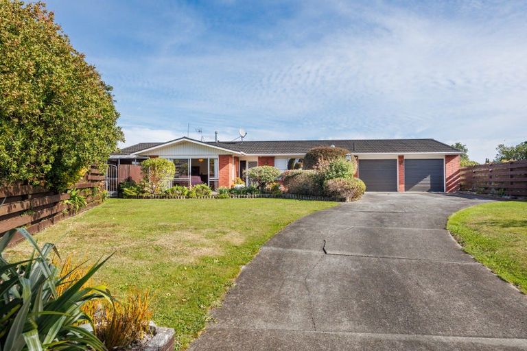 Photo of property in 18 Westhaven Grove, Takaro, Palmerston North, 4412