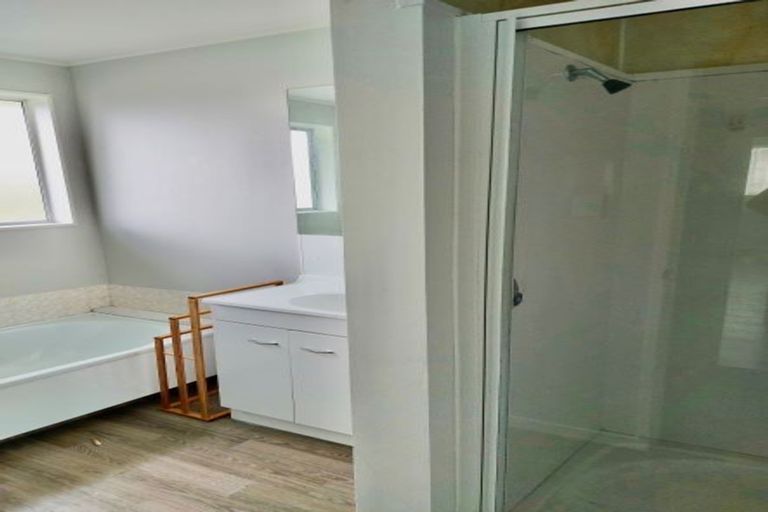 Photo of property in 2 Hill Court, Awapuni, Palmerston North, 4412