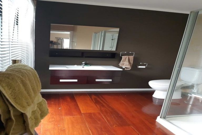 Photo of property in 787 Scenic Drive, Henderson Valley, Auckland, 0612