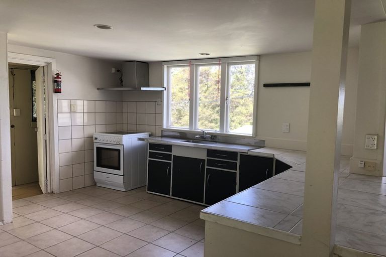 Photo of property in 318 Sturges Road, Henderson Valley, Auckland, 0612