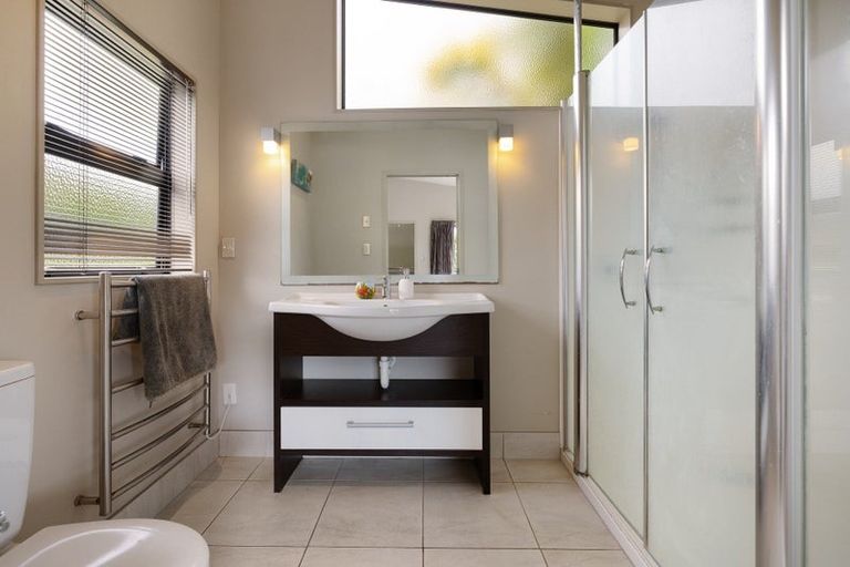 Photo of property in 2 Rochdale Close, Bethlehem, Tauranga, 3110