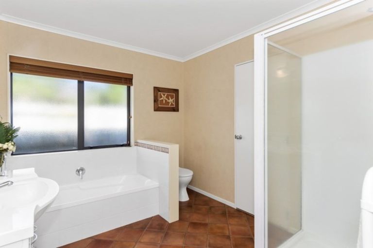 Photo of property in 34 Mcleod Place, Papamoa Beach, Papamoa, 3118