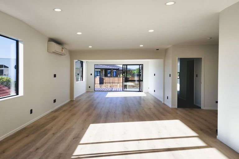 Photo of property in 2a Embling Place, Eastern Beach, Auckland, 2012