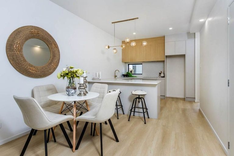 Photo of property in 5 Papa Takaro Lane, Flat Bush, Auckland, 2019