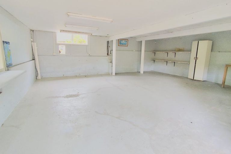 Photo of property in 29 Staincross Street, Green Bay, Auckland, 0604