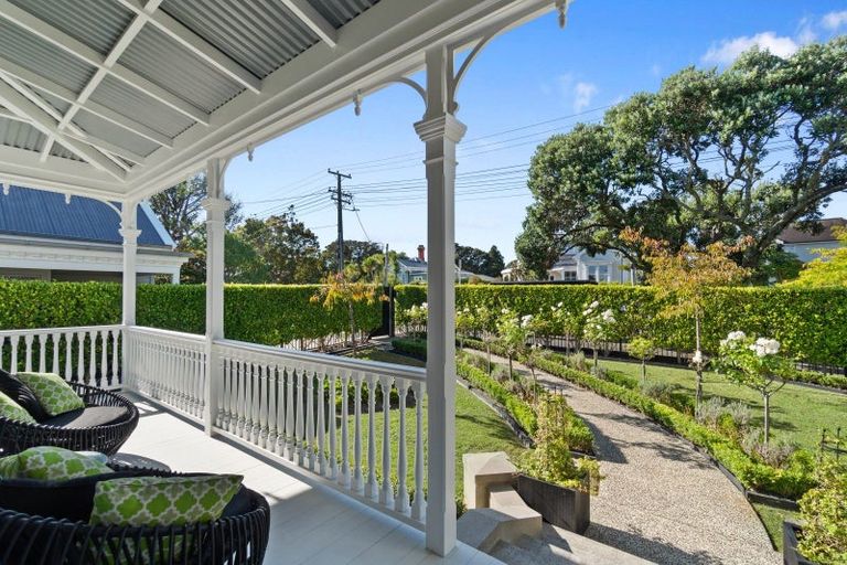Photo of property in 58 Stanley Point Road, Stanley Point, Auckland, 0624