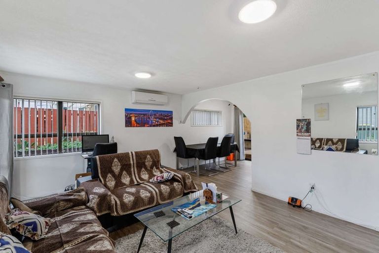 Photo of property in 2/11 Halsey Road, Manurewa, Auckland, 2102