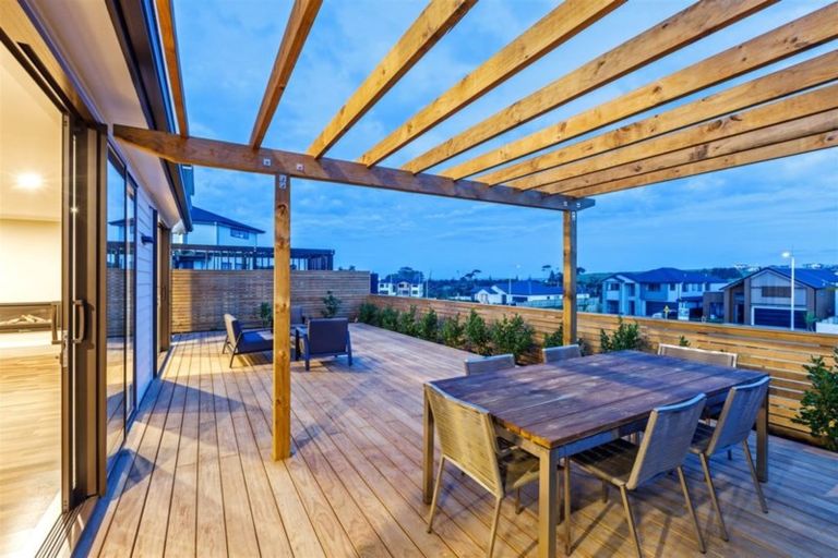 Photo of property in 17 Tawatawa Street, Long Bay, Auckland, 0630