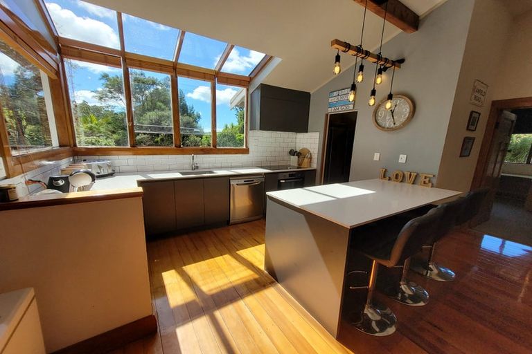 Photo of property in 47 Rimu Road, Oratia, Auckland, 0604