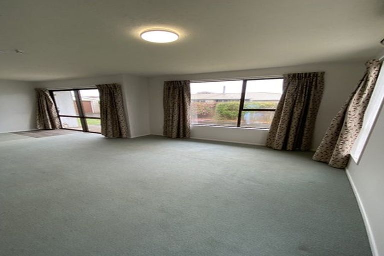 Photo of property in 39 Dunbarton Street, Redwood, Christchurch, 8051