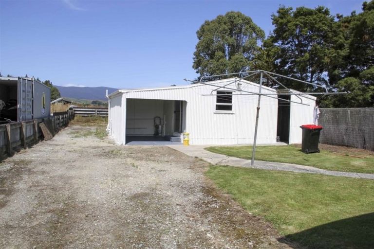 Photo of property in 7 Papatotara Road, Tuatapere, 9620