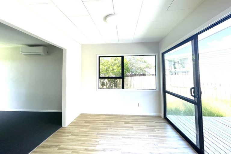 Photo of property in 6 Pureora Place, Clendon Park, Auckland, 2103