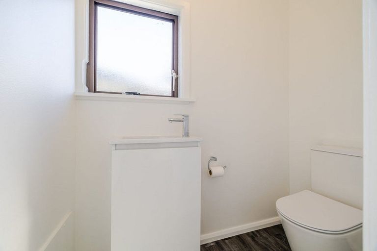 Photo of property in 37 Rewa Street, Takaro, Palmerston North, 4412