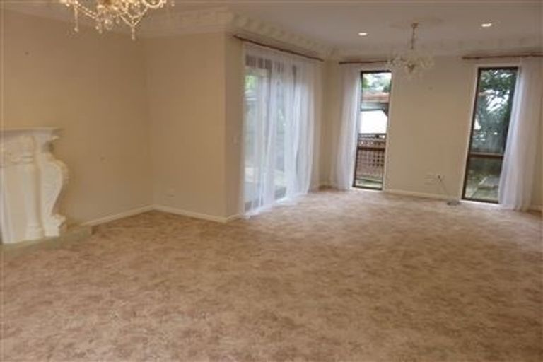 Photo of property in 20 Kittiwake Drive, Schnapper Rock, Auckland, 0632