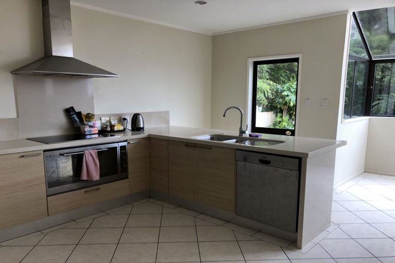 Photo of property in 11 Murano Place, Chatswood, Auckland, 0626