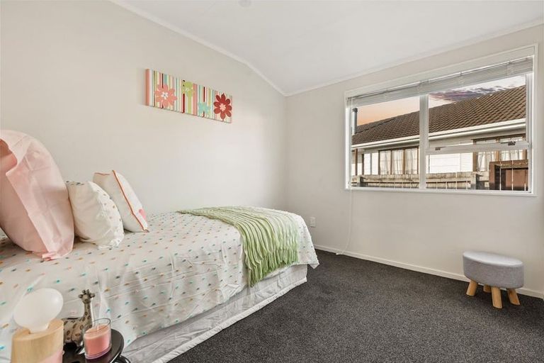 Photo of property in 26 Hinerau Street, Henderson, Auckland, 0612