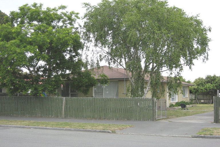 Photo of property in 4 Branksome Place, Parklands, Christchurch, 8083
