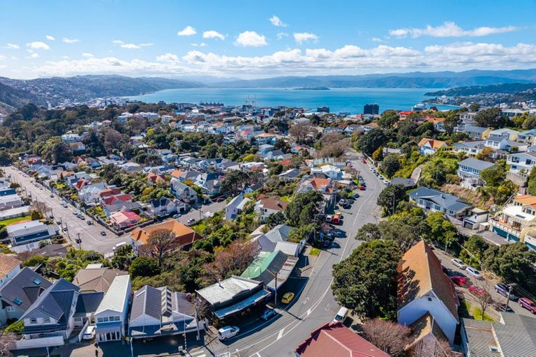 Photo of property in 10 Saint Michaels Crescent, Kelburn, Wellington, 6012