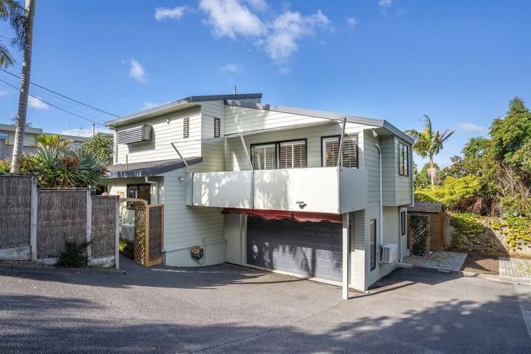 Photo of property in 2/9 Tipau Street, Torbay, Auckland, 0630