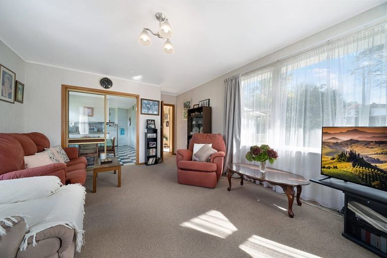 Photo of property in 23 Buscomb Avenue, Henderson, Auckland, 0610
