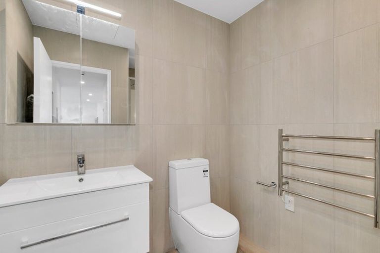 Photo of property in 104/165 Lake Road, Northcote, Auckland, 0627