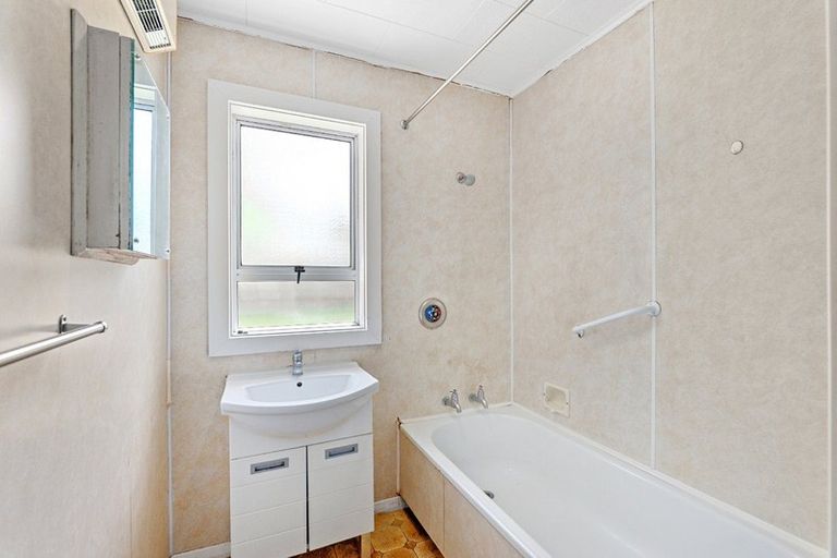 Photo of property in 1 Grebe Place, Wigram, Christchurch, 8042